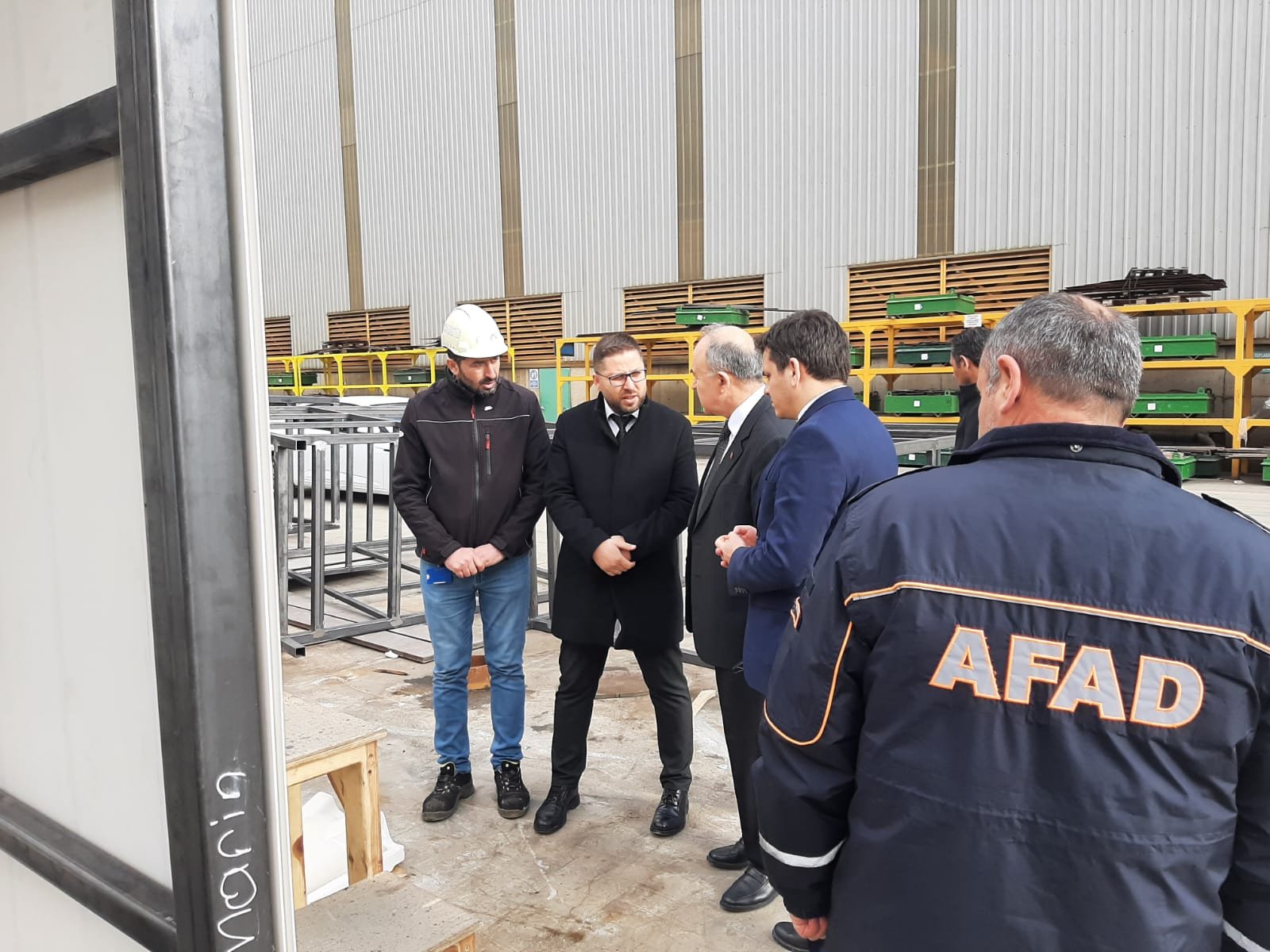 Sn Valimiz; Deprem Bölgesi İçin üretimi devam eden tuvaletleri inceledi.